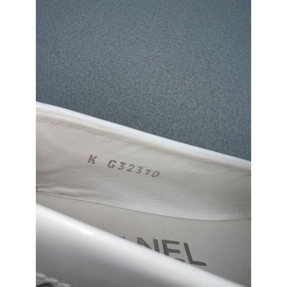 Authentic CHANEL Mocassin White Chain Link Leather CC Logo Loafers Size IT37 - Picture 11 of 14